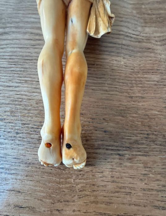 Preciosa escultura Cristo crucificado