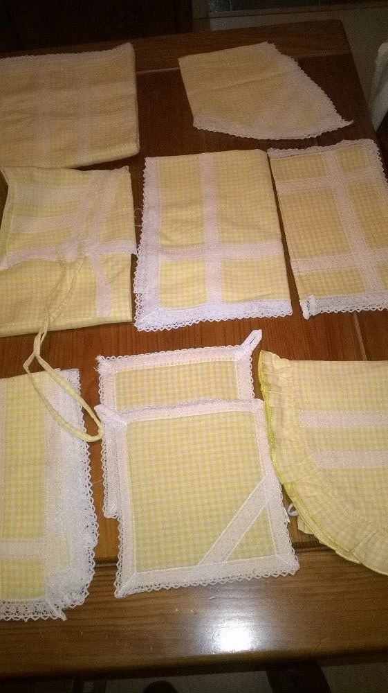 Mais de 30 peças em crochet,toalhas,sacos de pão,