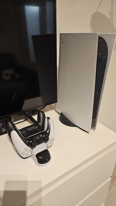 PlayStation 5 + 2 comandos