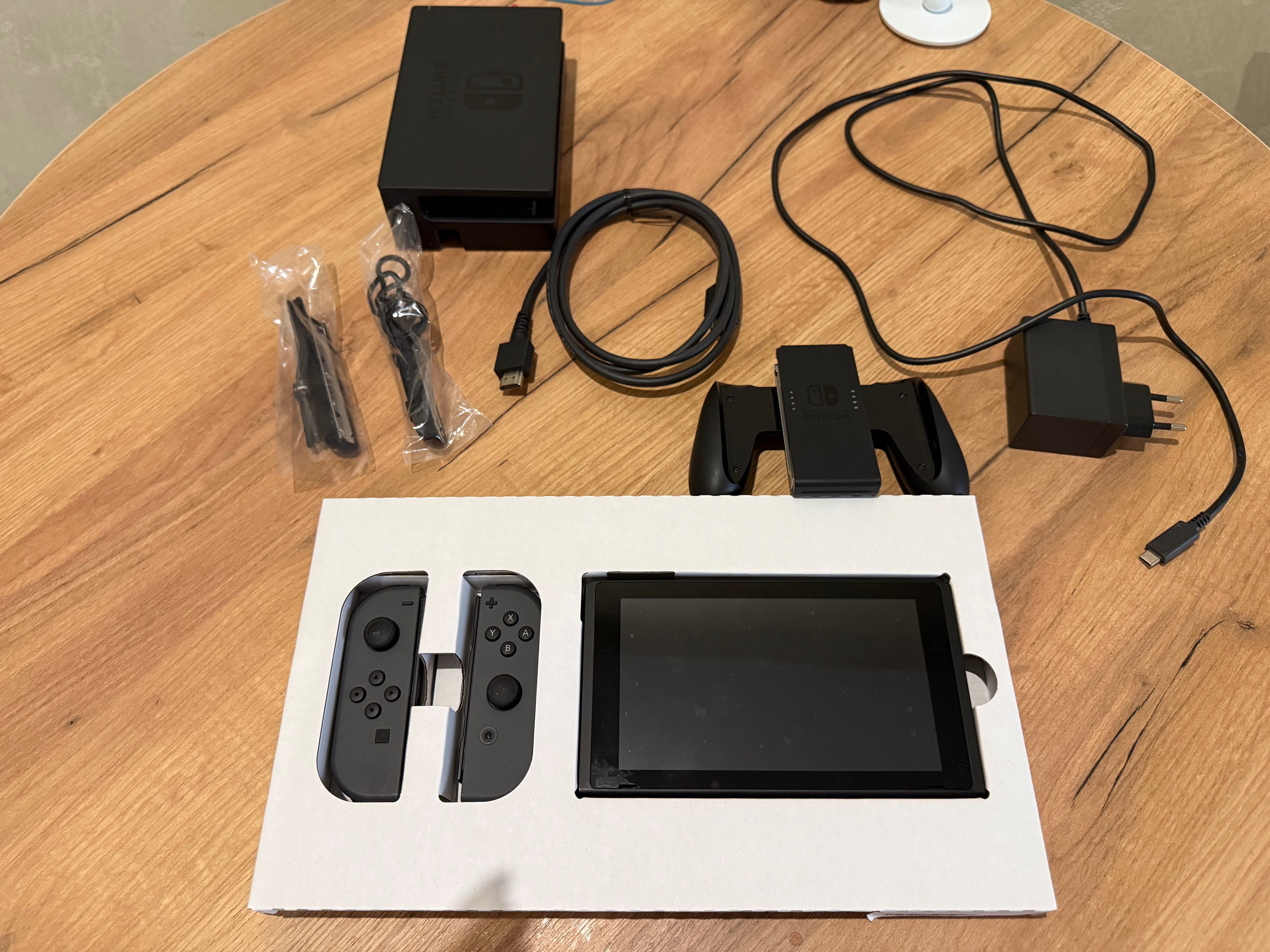 Ігрова консоль Nintendo Switch with Grey Joy-Con