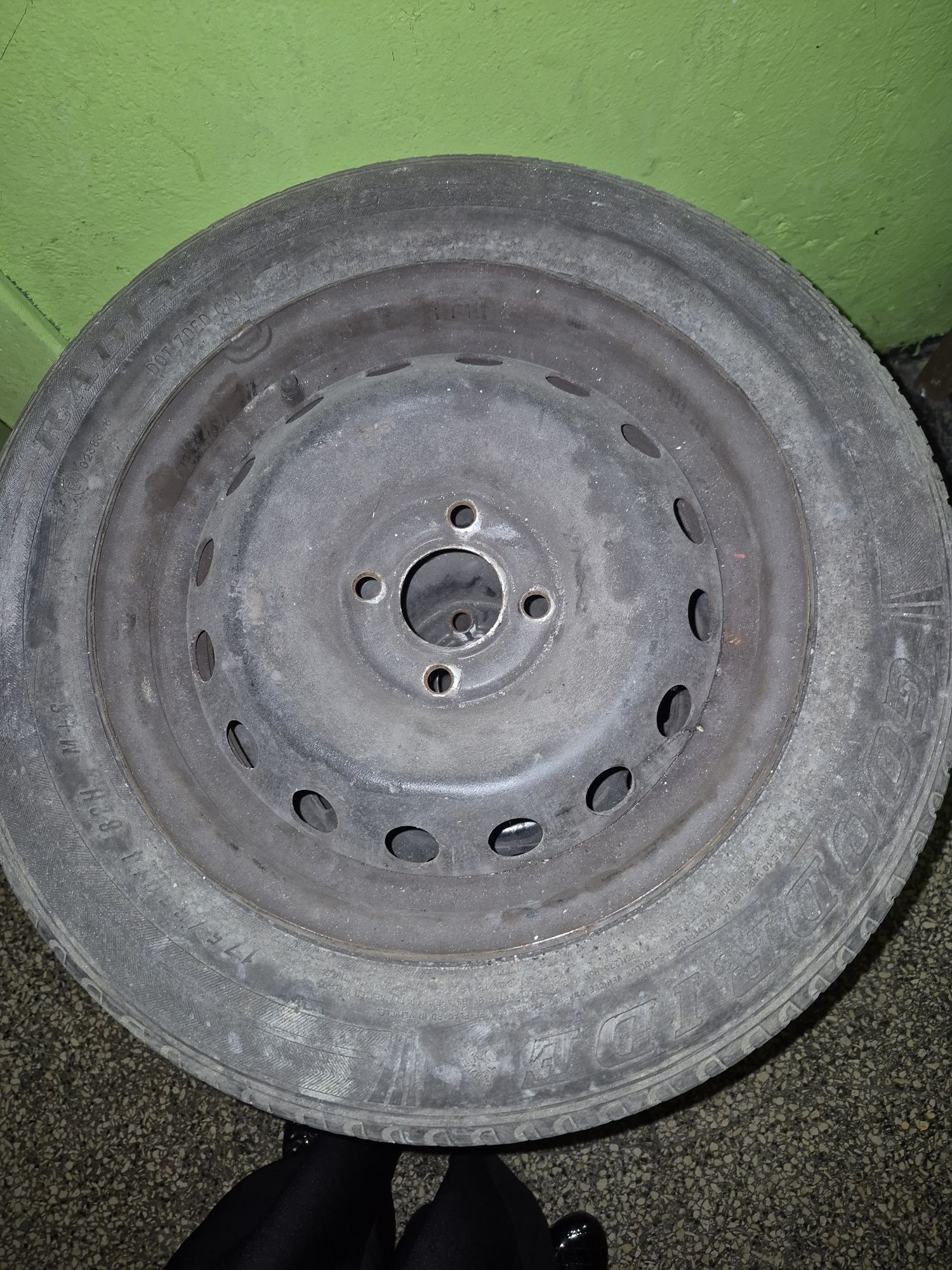 Opony z felgami do sprzedania
