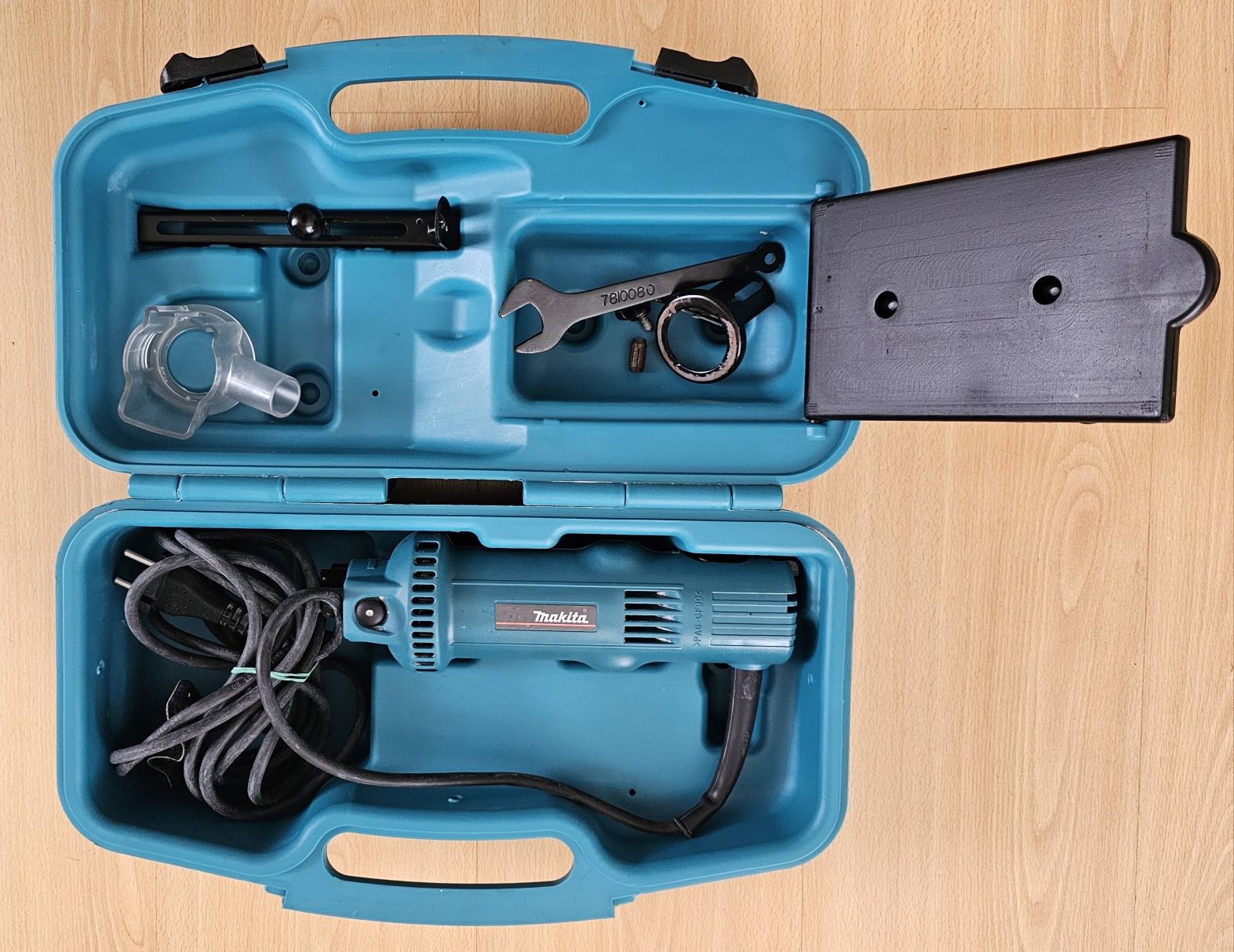 MAKITA 3706 Frezarka Wycinająca do Płyt GK / Regipsów 230V ZESTAW