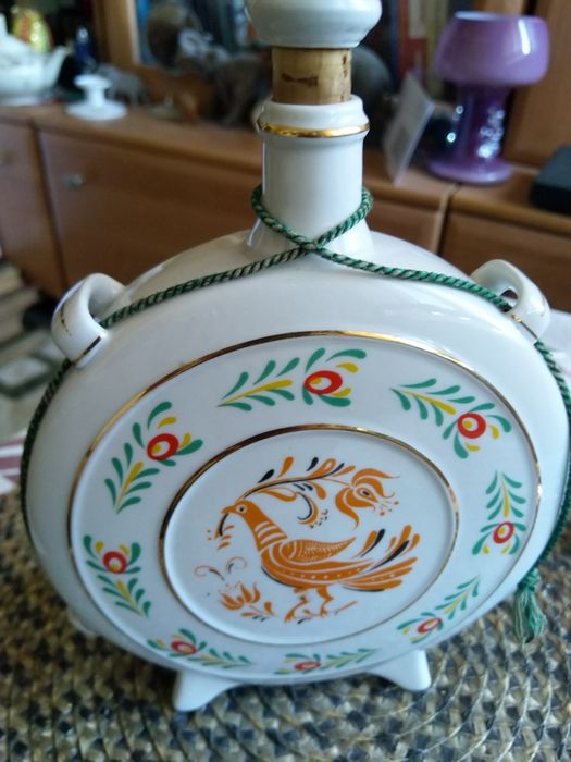 Porcelanowa karafka Węgierska.