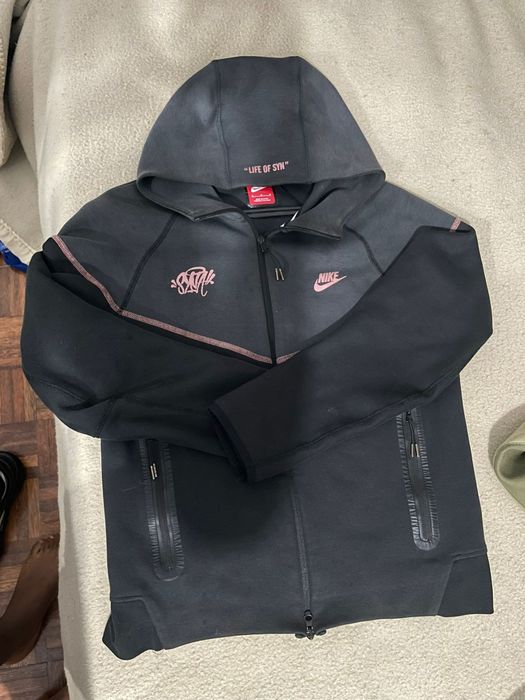 Nike tech X Syna World