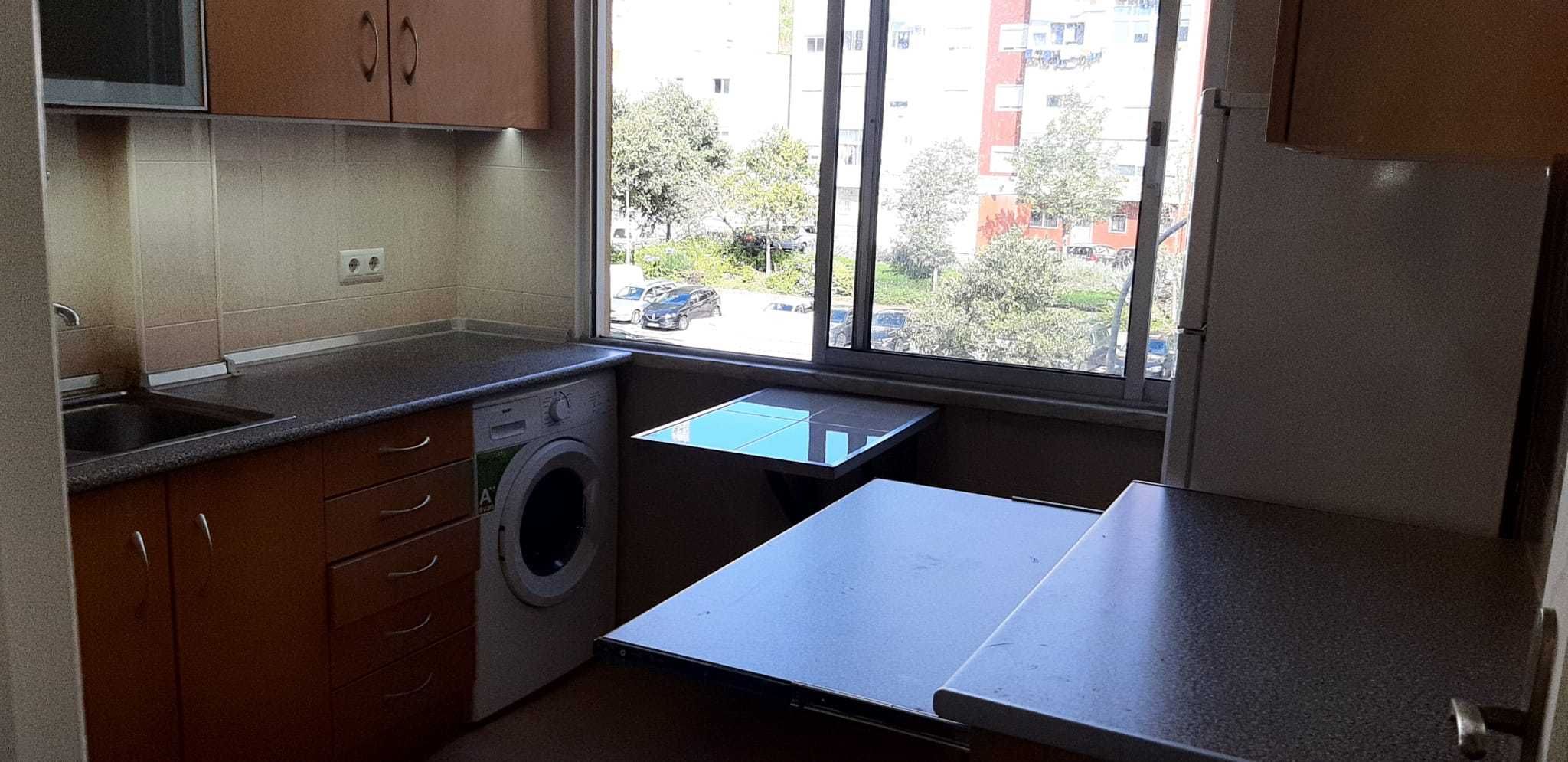 Apartamento T1 - Arrenda-se - Amadora - Equipado