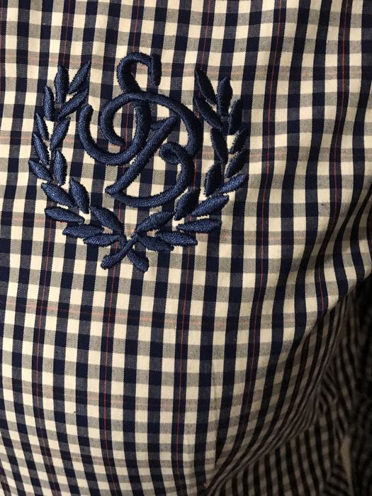 Vestido e camisas Sacoor