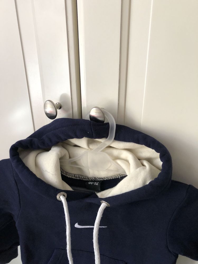 Bluza dresowa dziecięca  Nike granat , z kapturem bawełna , ocieplana