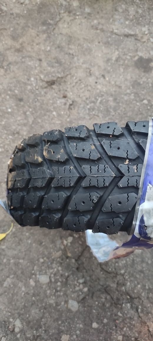 Покришка нова під шип