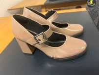 Sapatos Marca "piccadilly" tamanho 38