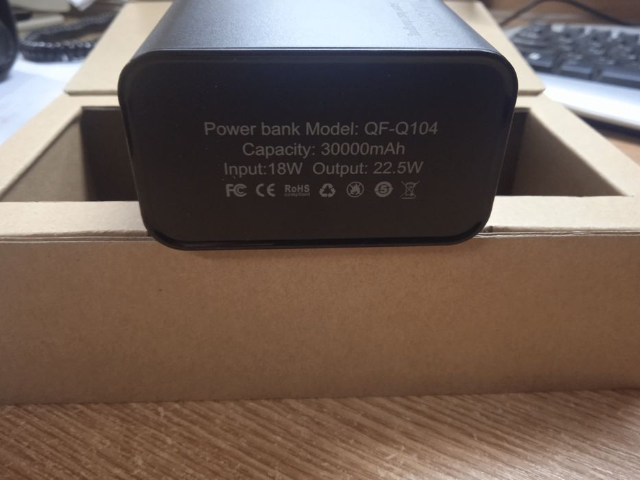Повербанк, зарядка с фонариком,реальных 30000,