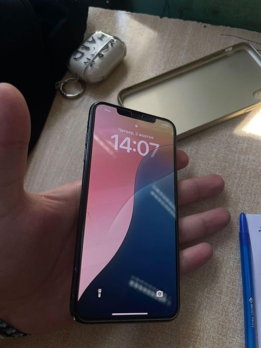 Iphone xs max   .