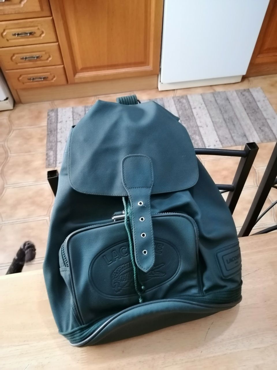 Mochila Lacoste em muito bom estado