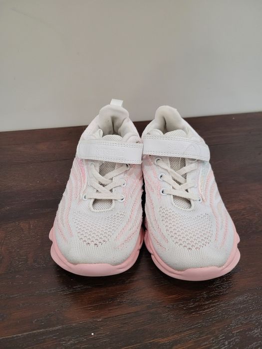 Buty sportowe firmy Sprandi rozmiar 33