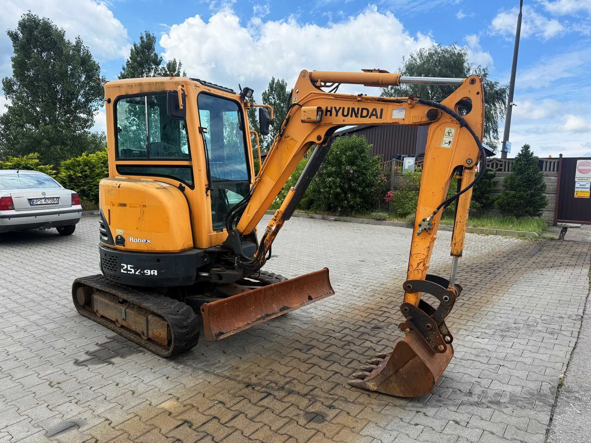 minikoparka HYUNDAI ROBEX 25Z-9A 3 łyżki 2730kg MITSUBISHI 3200mtg