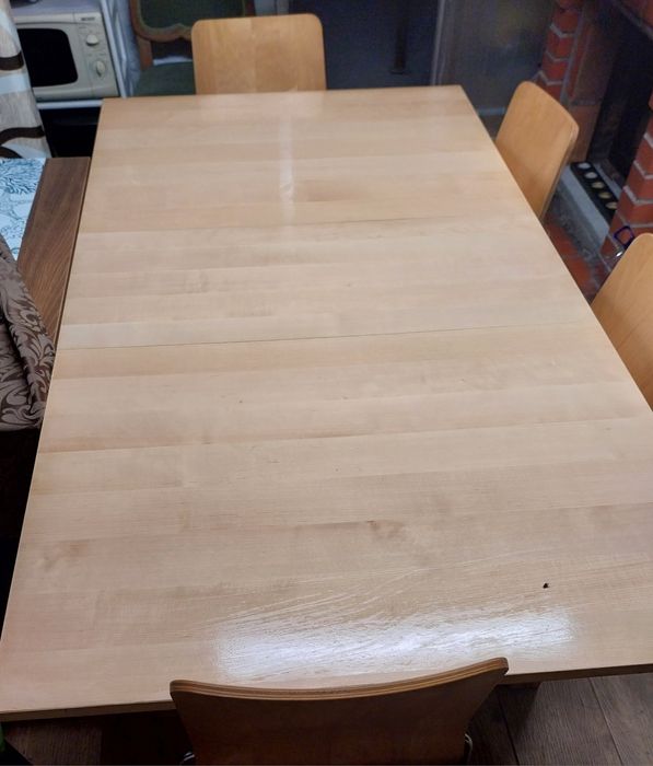 Mesa com 4 cadeiras