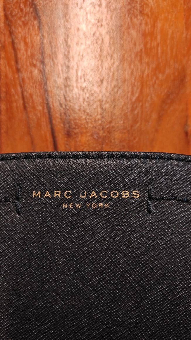 Mala Marc Jacobs de pele como nova