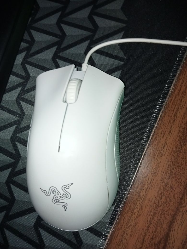 Rato gaming Razer Deathadder Essential