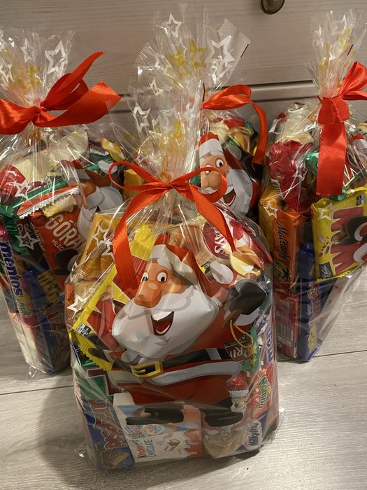 Paczki na Mikołaja na dzieci ze słodyczami na mikołajki