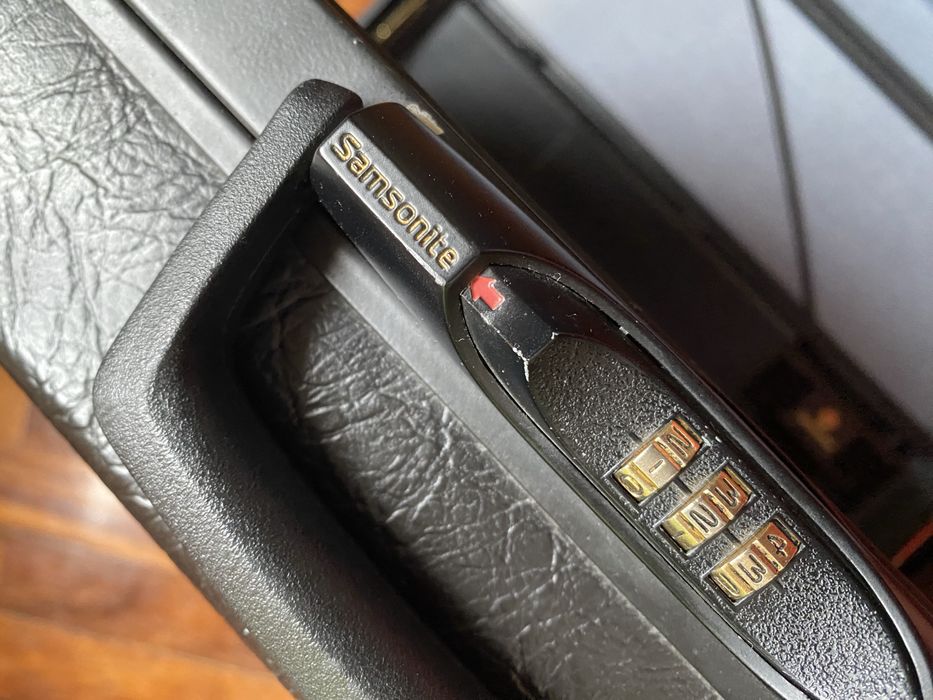 Mala vintage samsonite com código