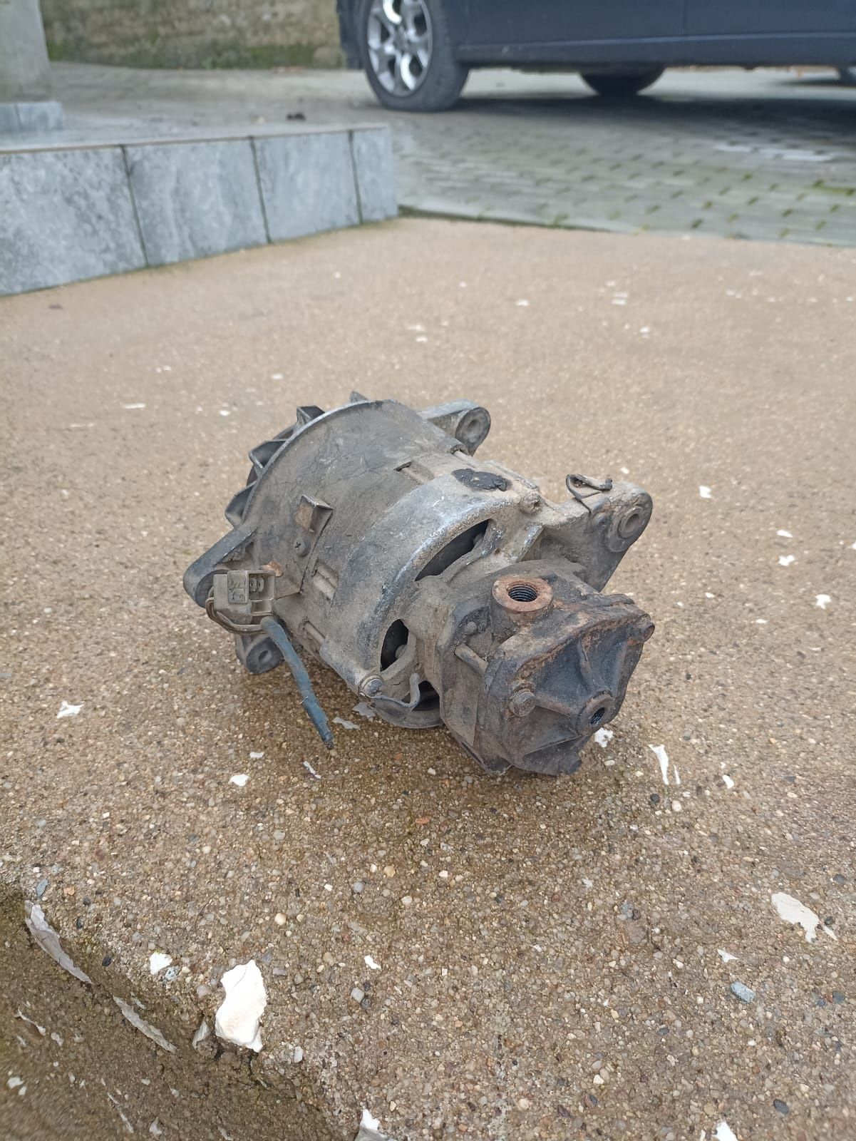 Alternador Toyota bj 40 c/ bomba de vácuo