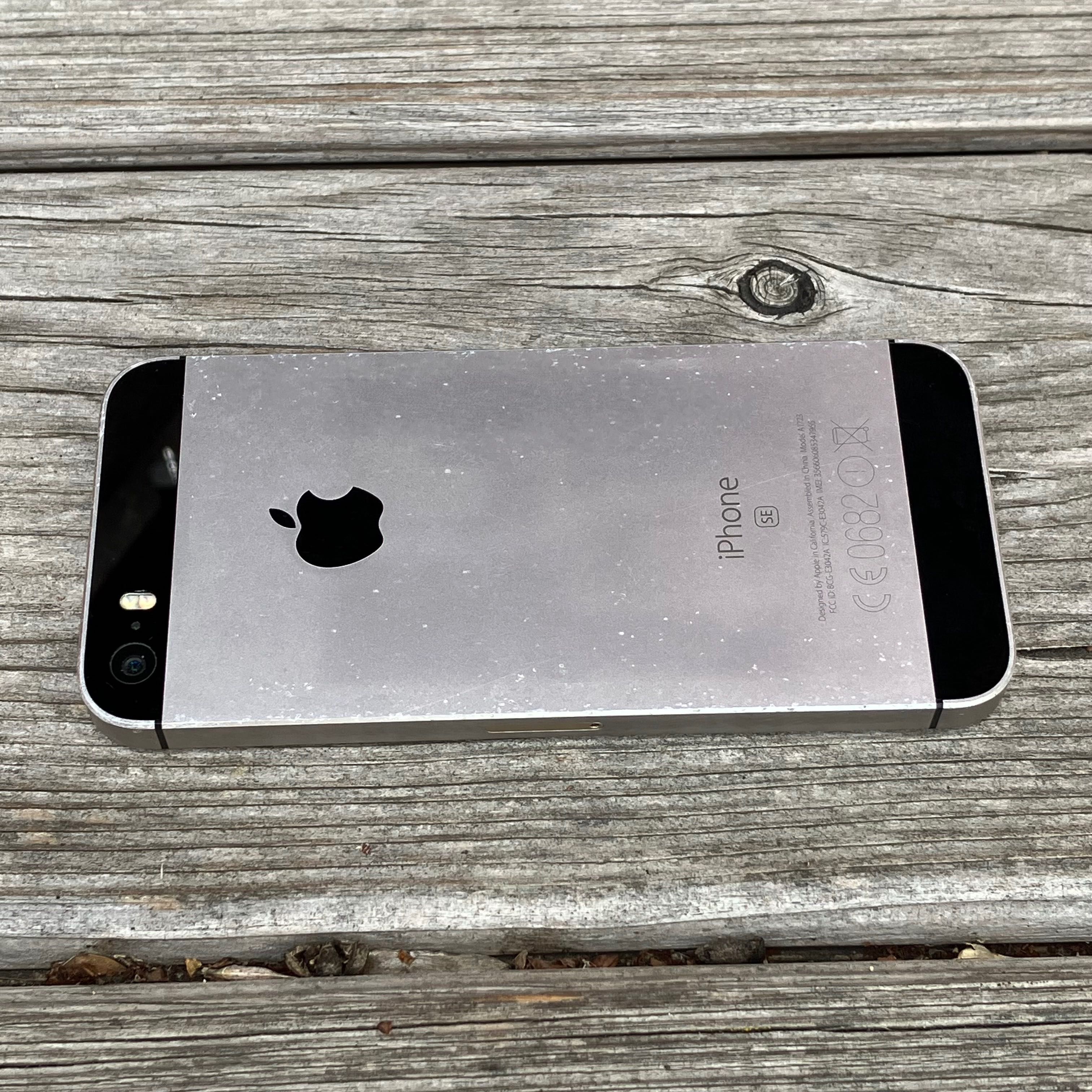 Apple iPhone SE w pełni sprawny, nowa bateria