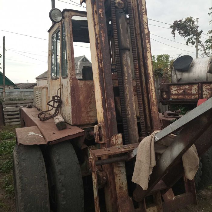 Погрузчик- спецтехніка