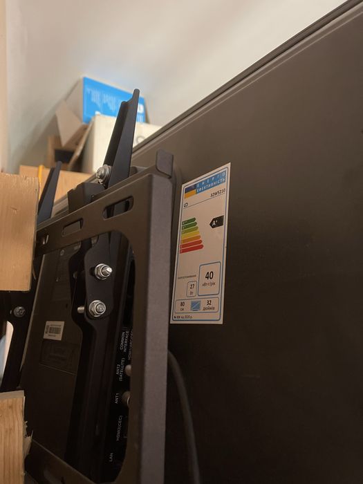 Продам телевізор UD 32W5210