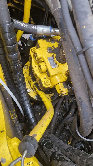 koparka cat 312c caterpillar reduktor obrotu rozdzielacz gąsienica