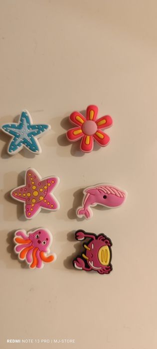 Przypinki do butów typu crocs