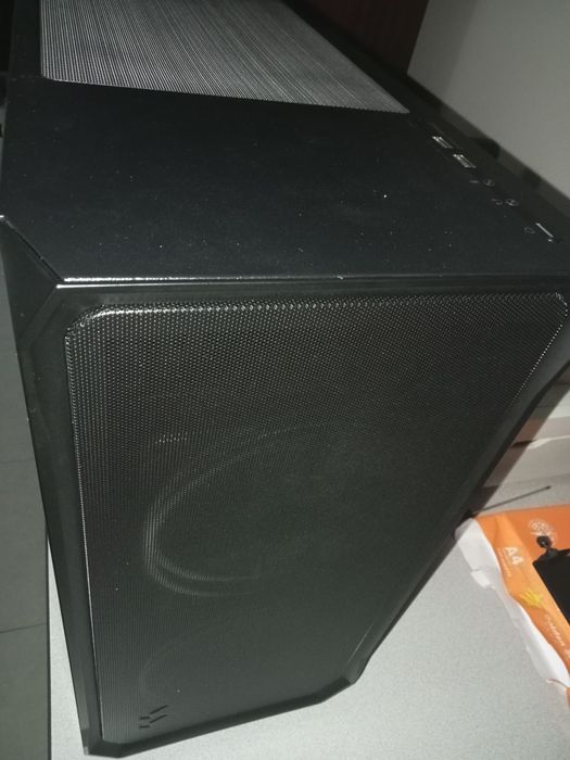 Caixa PC Fractal Design Focus 2