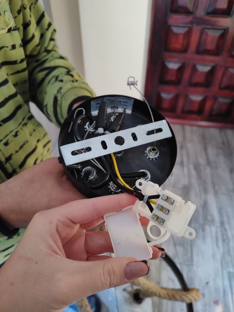 Sprzedam dwie lampy z żarówkami