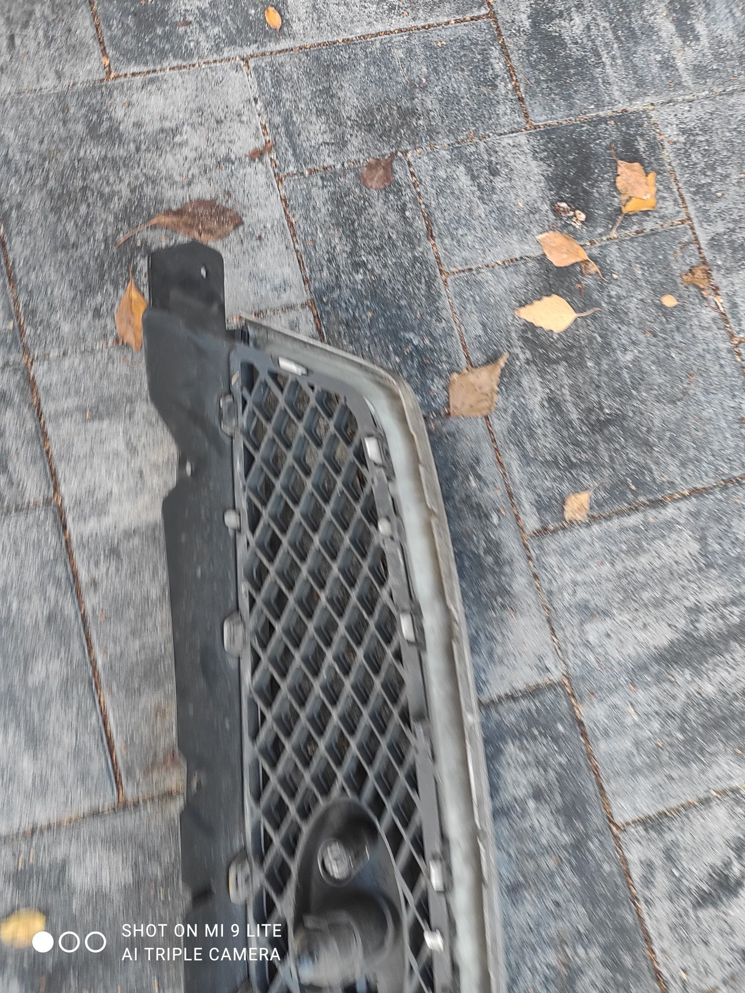 Grill przedni przód Atrapa chłodnicy  Ford Focus MK2 oryginał Srebrny