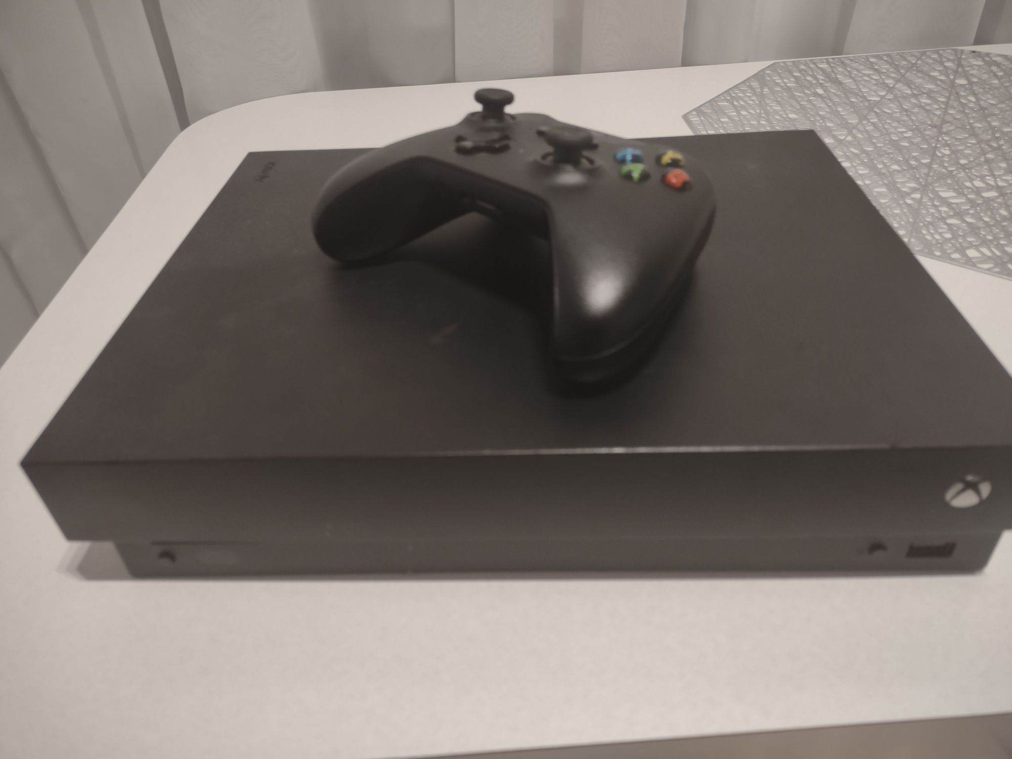 Консоль  Xbox one x