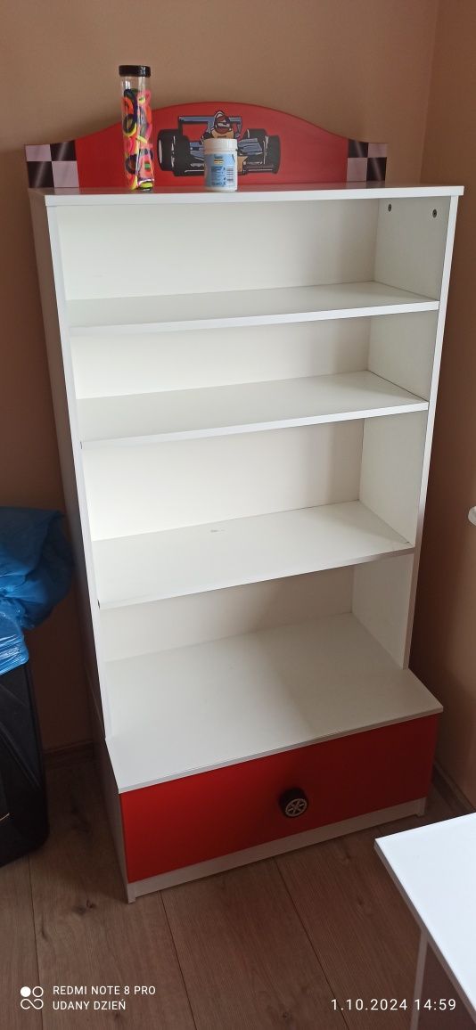 Sprzedam meble do pokoju chłopięcego.