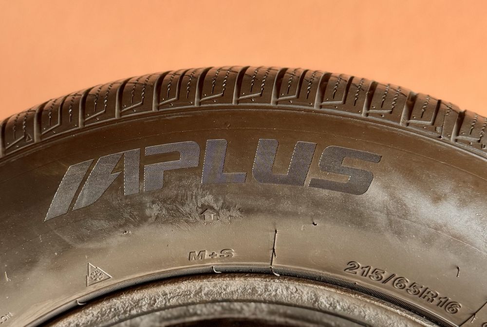 Комплект дисків R 16 5/108 з шинами 215/65/16 Aplus