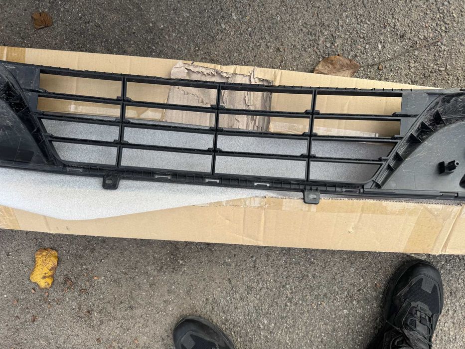 Решітка в бампер Kia Niro