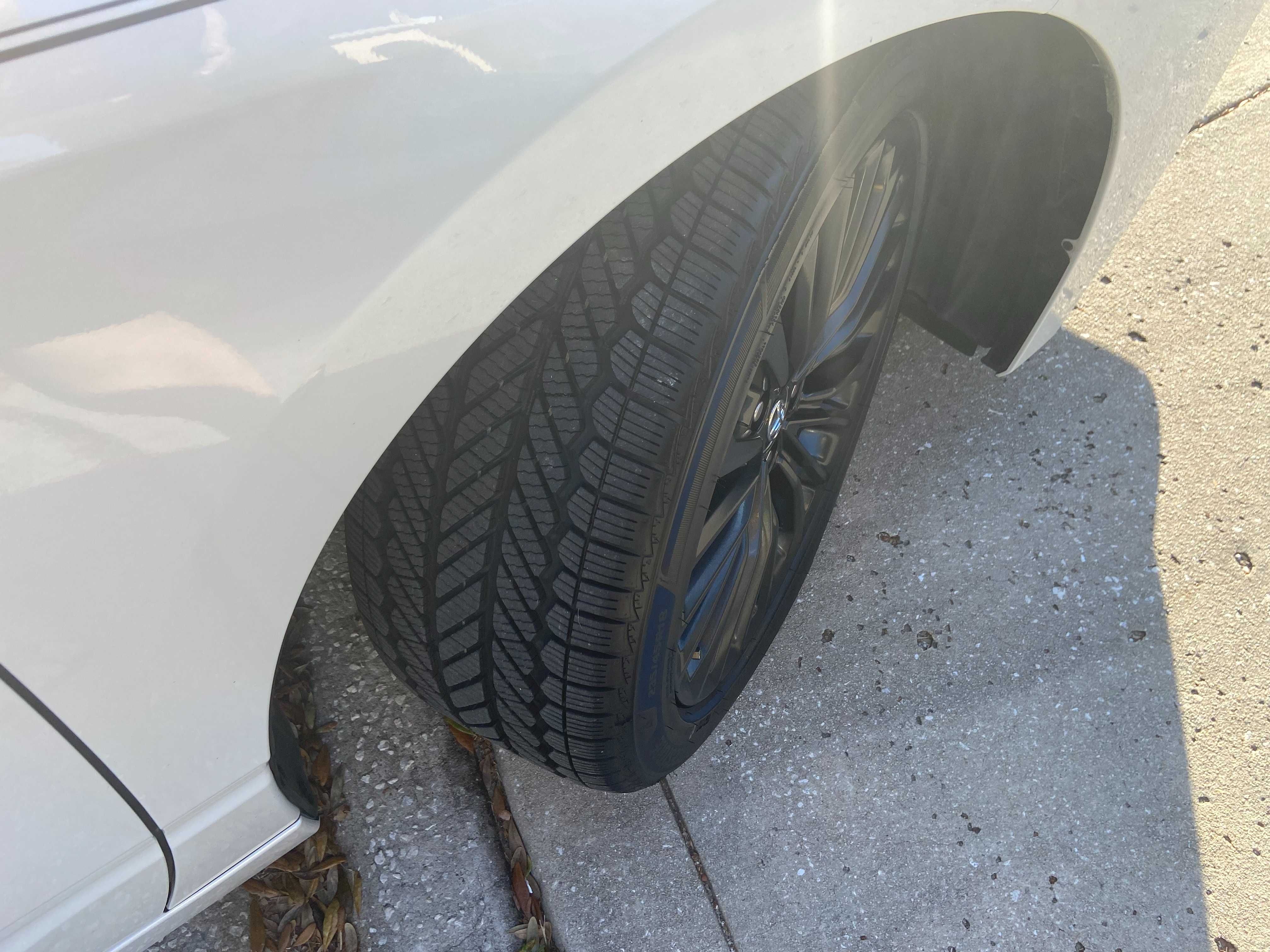 2019 Toyota Avalon Hybrid XSE Sedan 4D