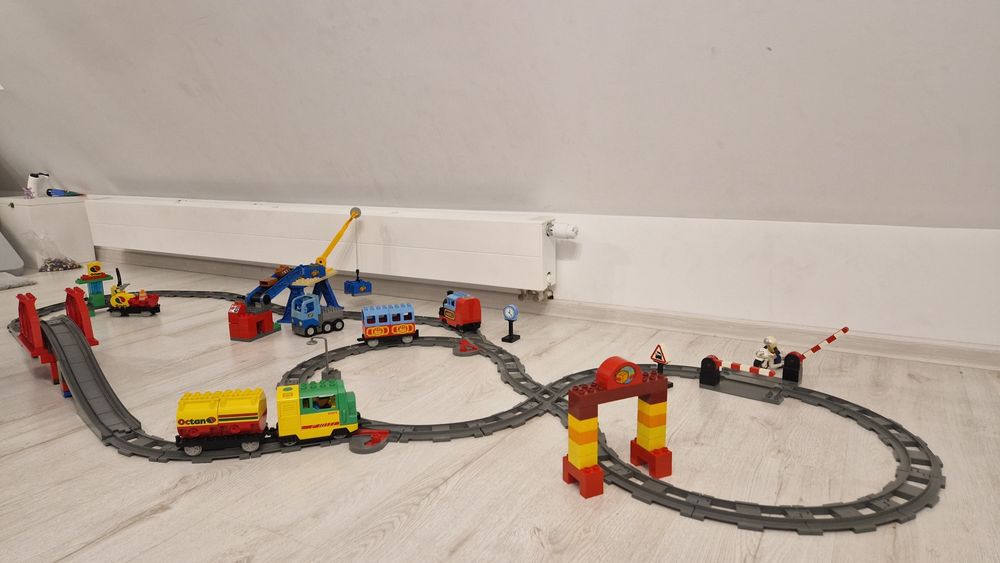 Lego duplo zestaw pociągów na baterie z torami. Zestaw powiększony