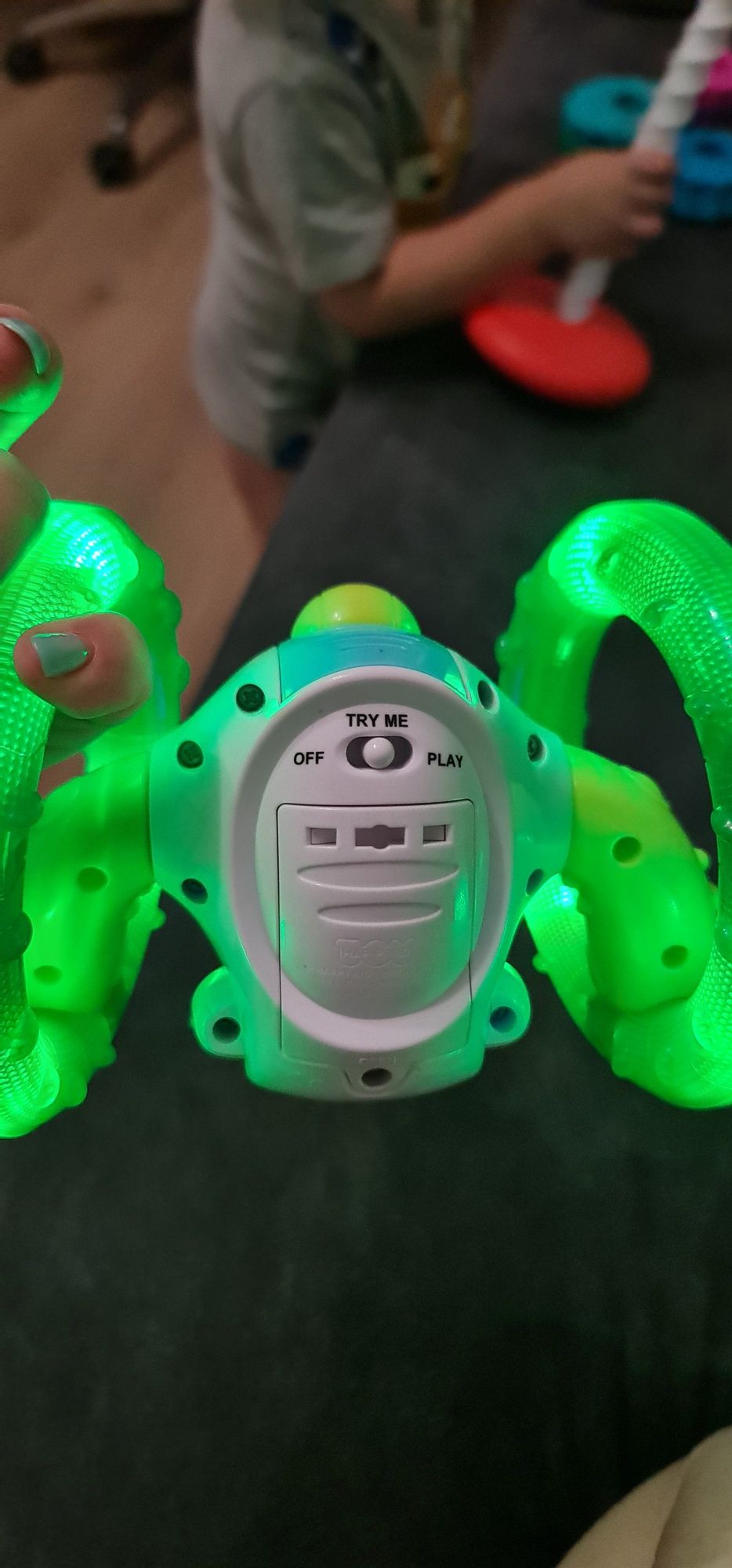 Zabawka robot raczkowanie chodzenie