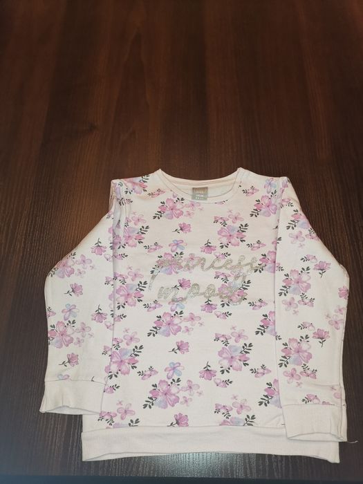 Sweterek w kwiaty roz 104