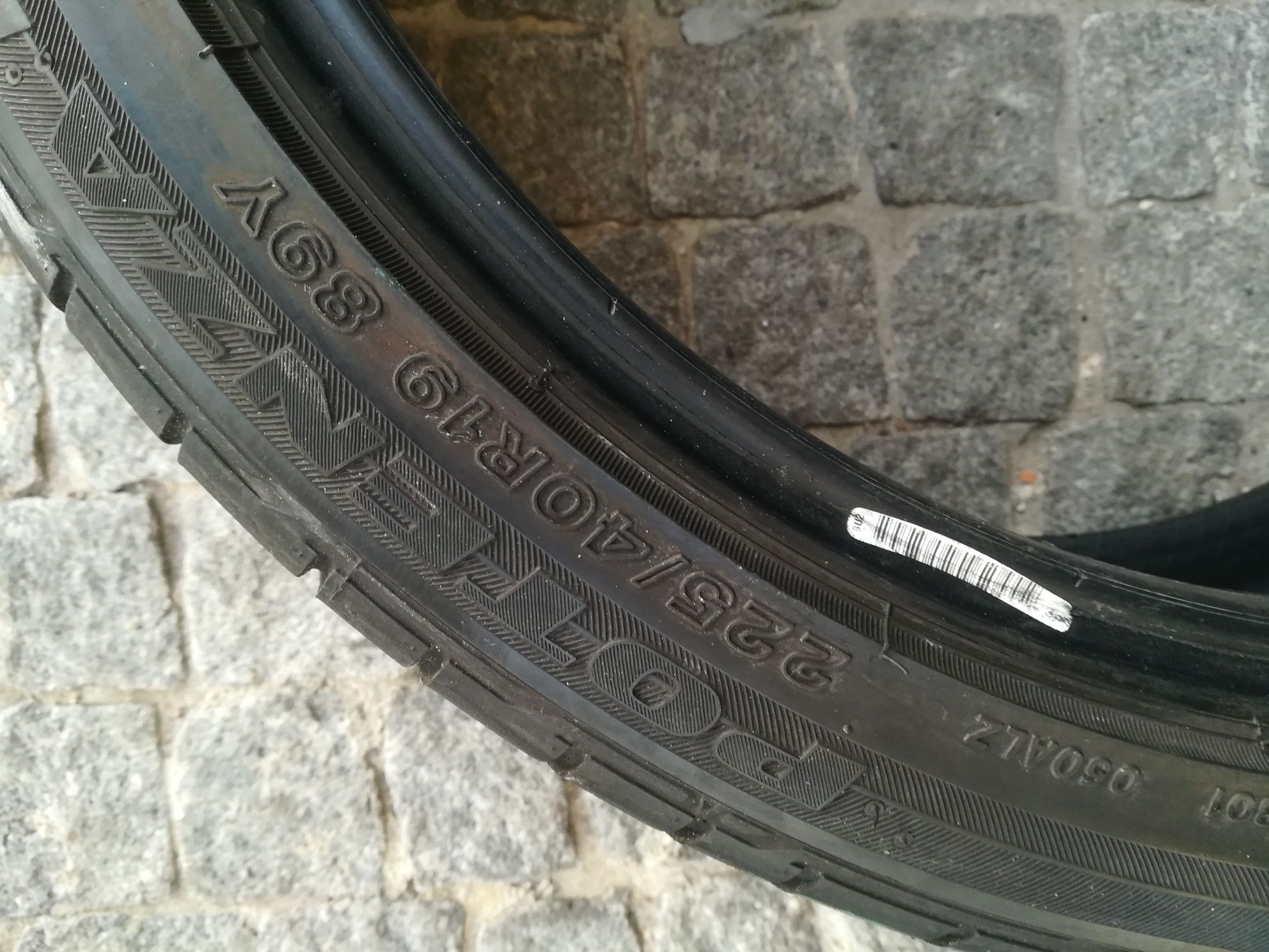 2 pneus 225 40 r19 Runflat Bridgestone