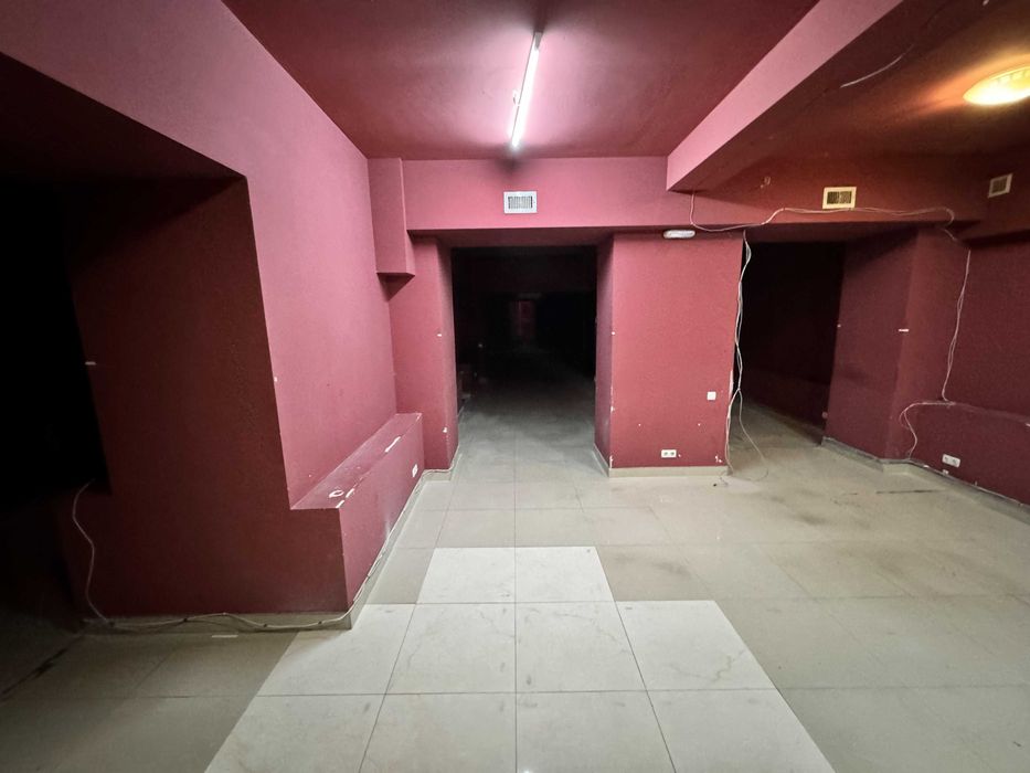 Соборна/Спаська 250 кв.м. прохідняк ціна 40000 грн/міс