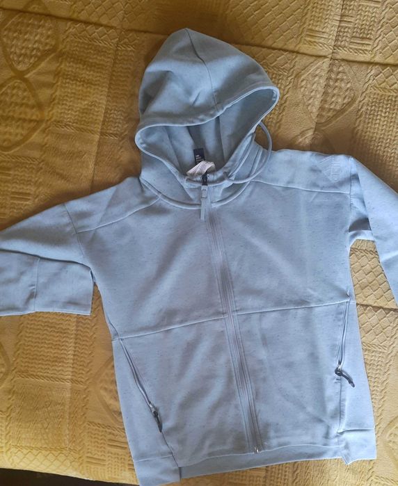 Casaco Adidas de mulher com capuz