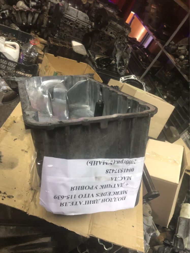 Поддон двигателя Mercedes vito 115-639 + датчик уровня масла код 0