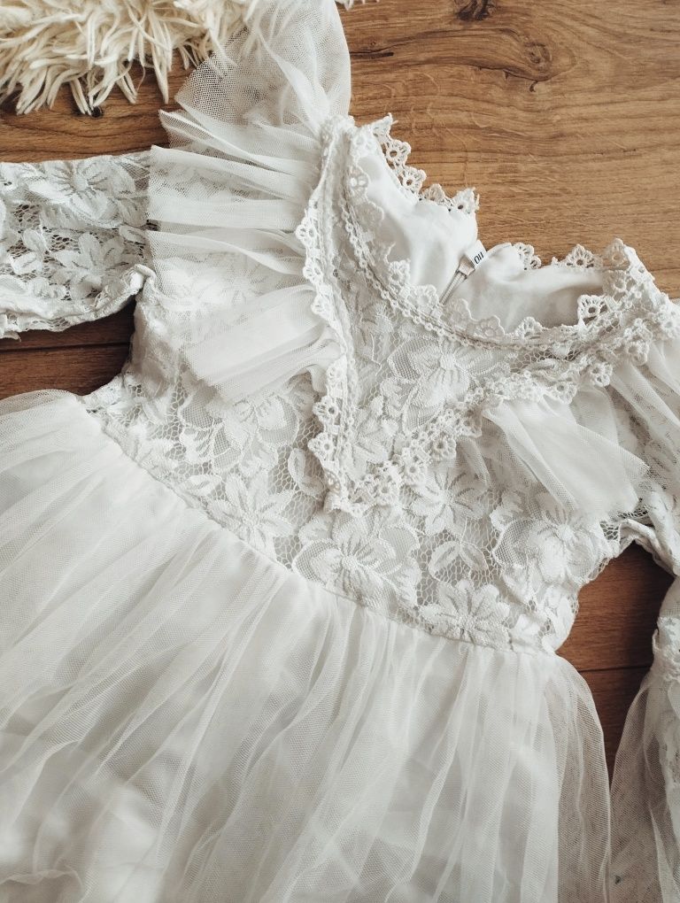 Śliczna sukienka 110cm biała tiul