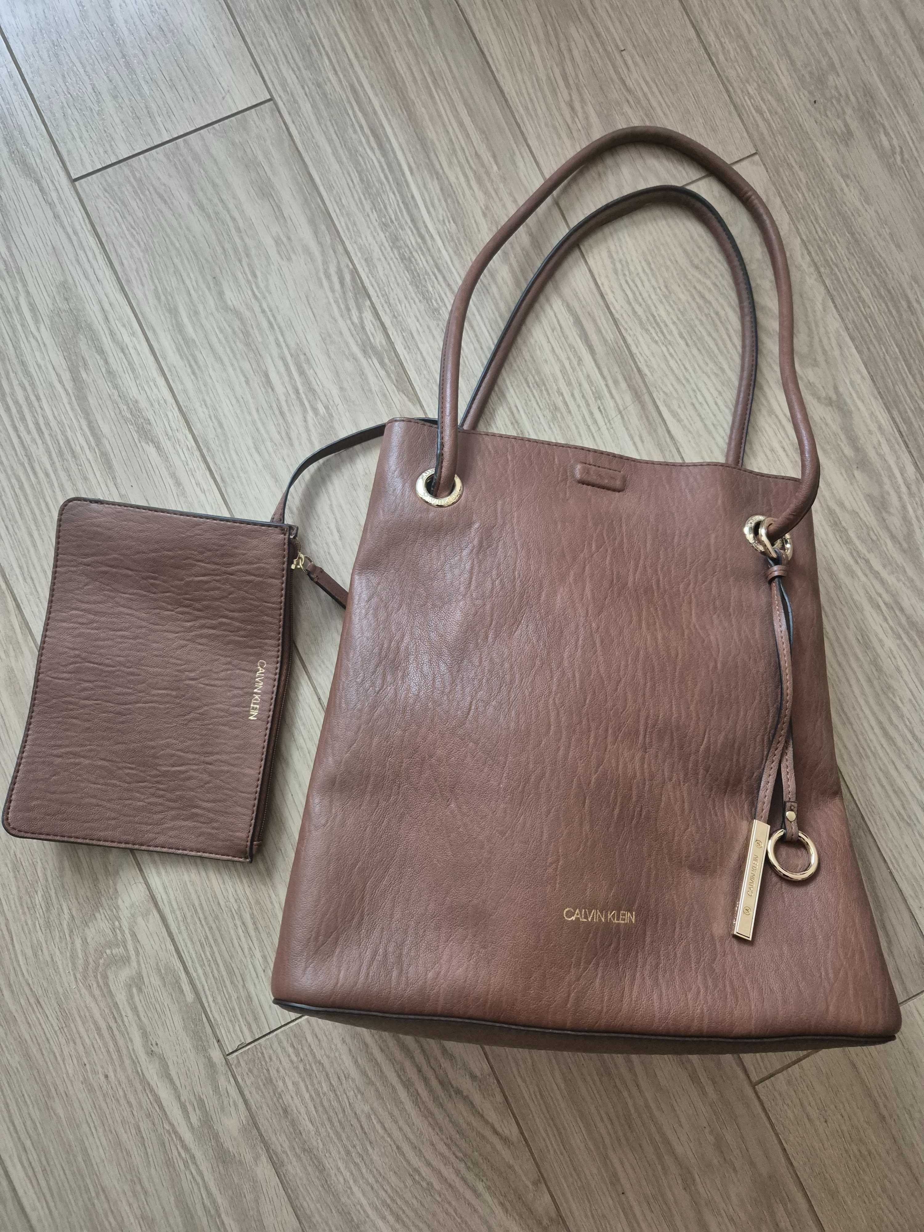 Сумка-тоут Calvin Klein Gabrianna Bubble Lamb