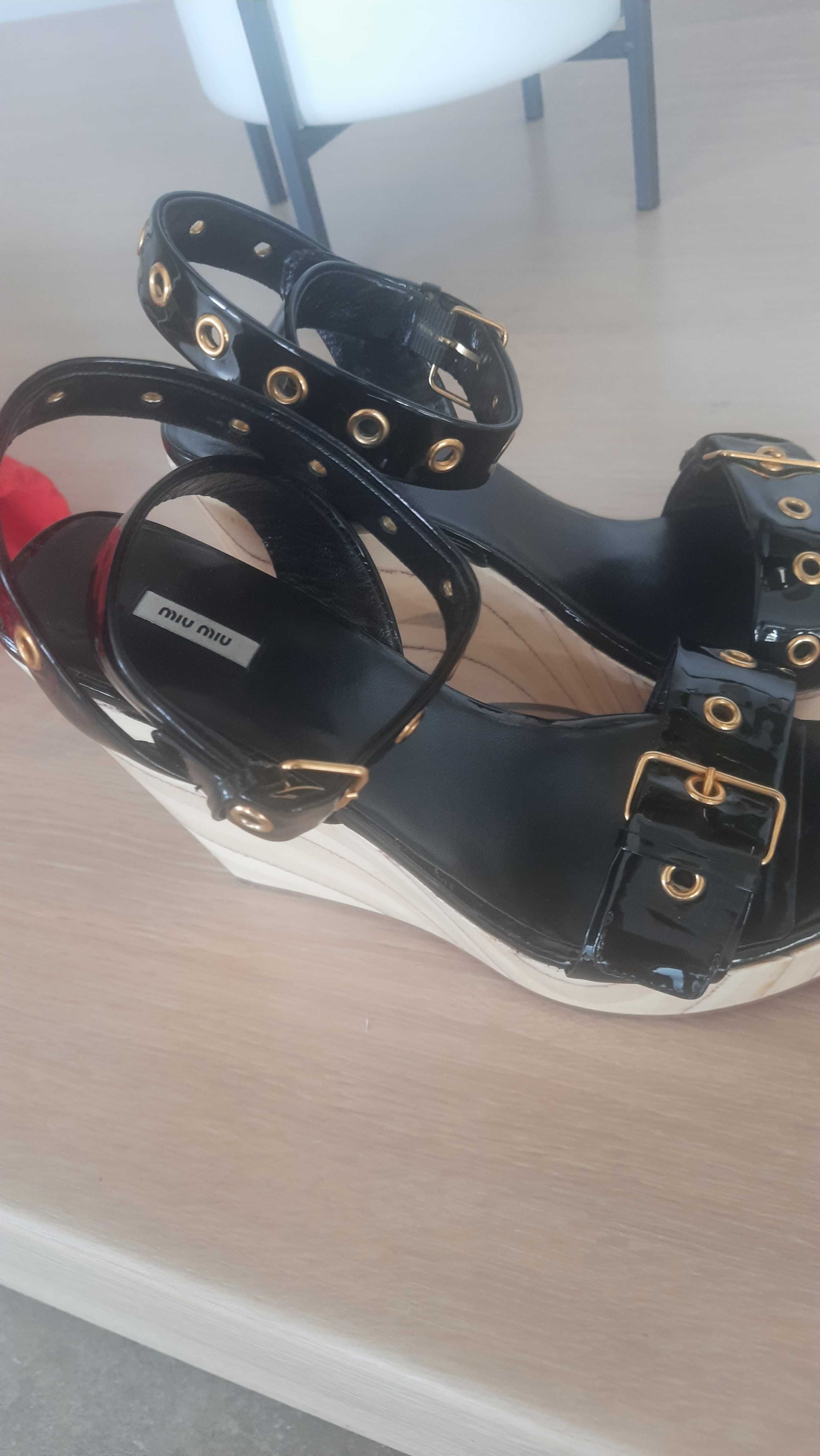 Buty sandały czarne koturn Miu Miu 37,5