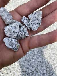 Grys kamień ozdobny ogrodowy granit pieprz-sól-dalmantyńczyk