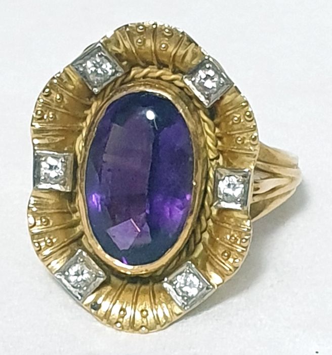 Magnífico antigo anel em ouro 18 K com ametista e diamantes