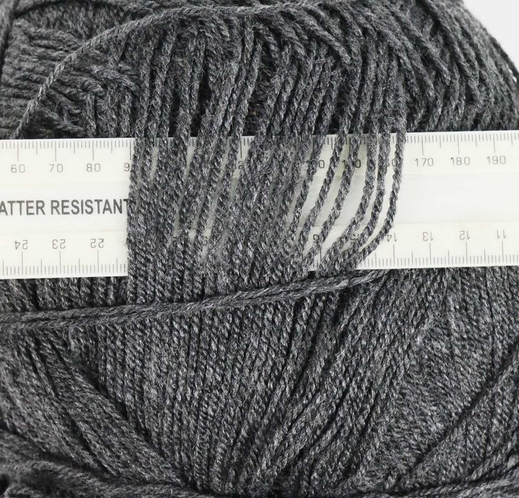 61.Włóczka 100%Akryl 380g